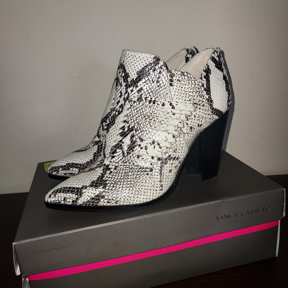 Vince Camuto Women's Booties 9.5M Levana Block Heel Western Snake Print Seashell